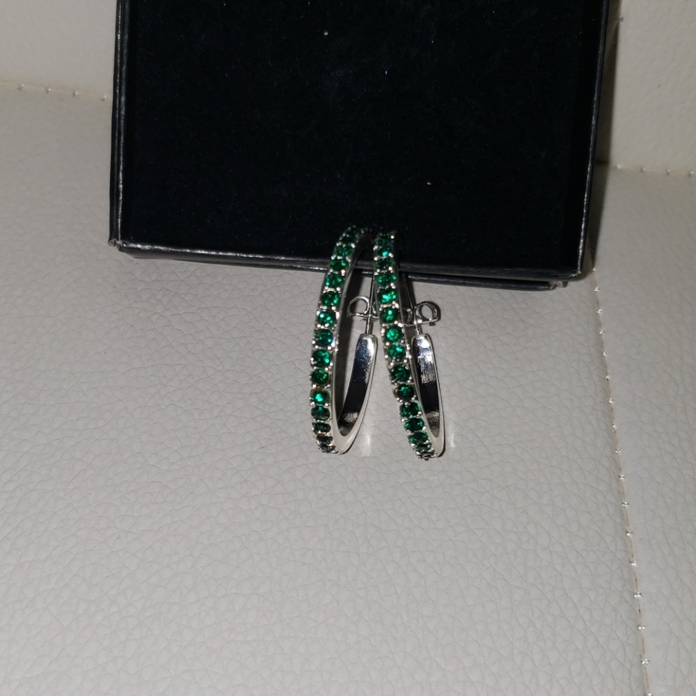 🍇2/$25 Avon earrings